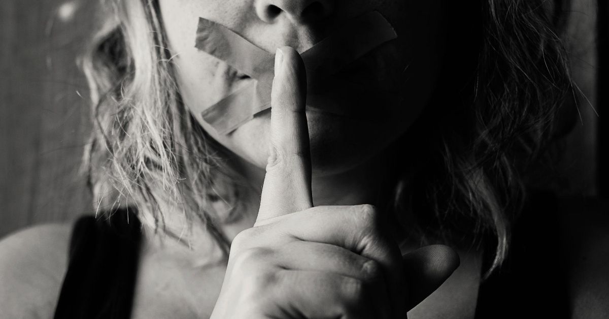 FARE ARTE PER FUGGIRE DAL SILENZIO